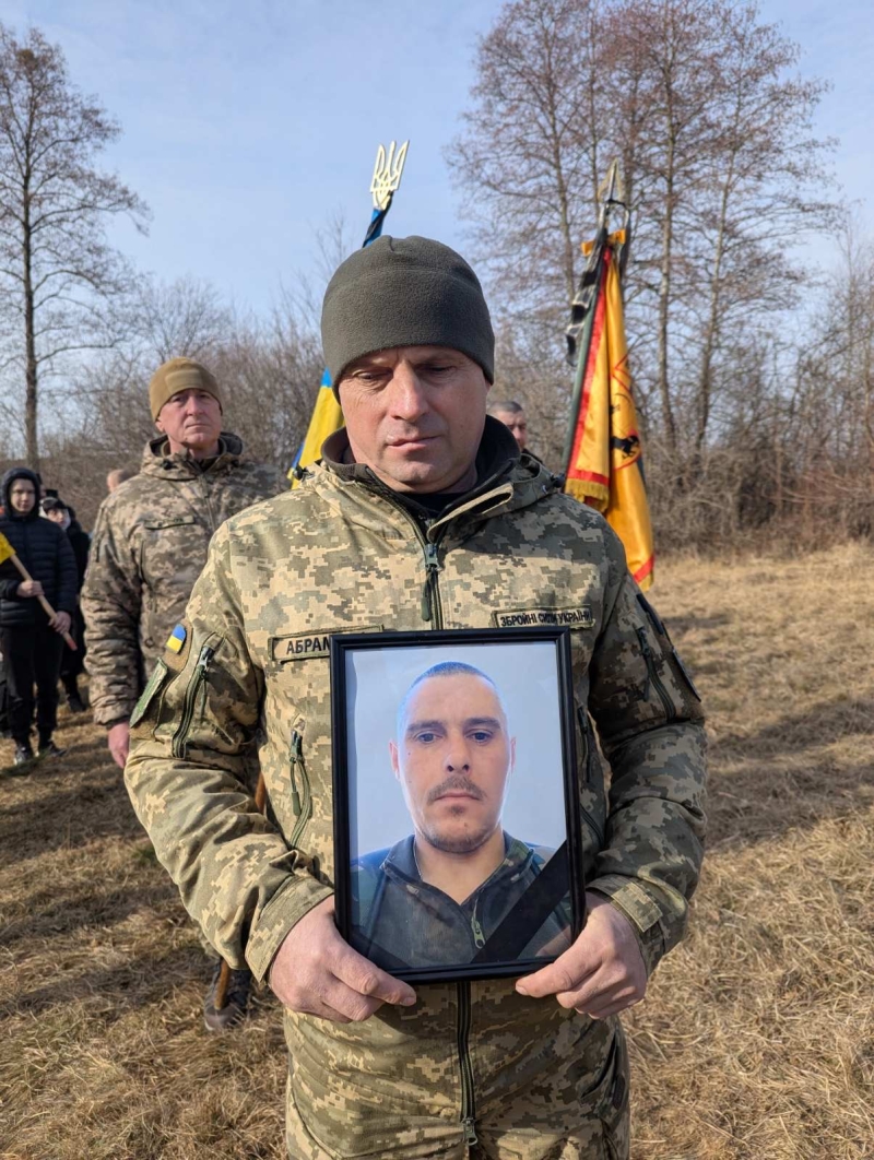 У Стеблях попрощалися з Героєм Євгенієм Гутевичем
