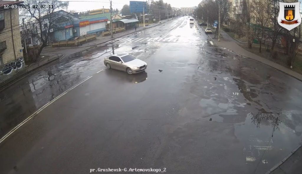 Дрифт у Луцьку: водія BMW зупинила поліція
