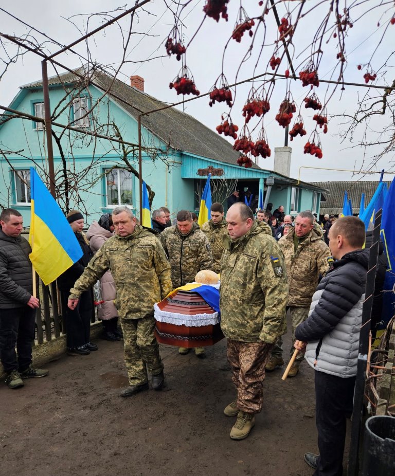 У Литовезькій громаді попрощалися із героєм Володимиром Силкою
