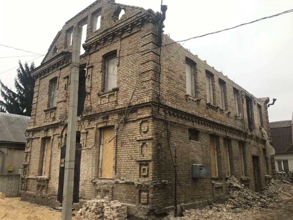 У Луцьку поліцейські встановлюють обставини умисного пошкодження об’єкту культурної спадщини