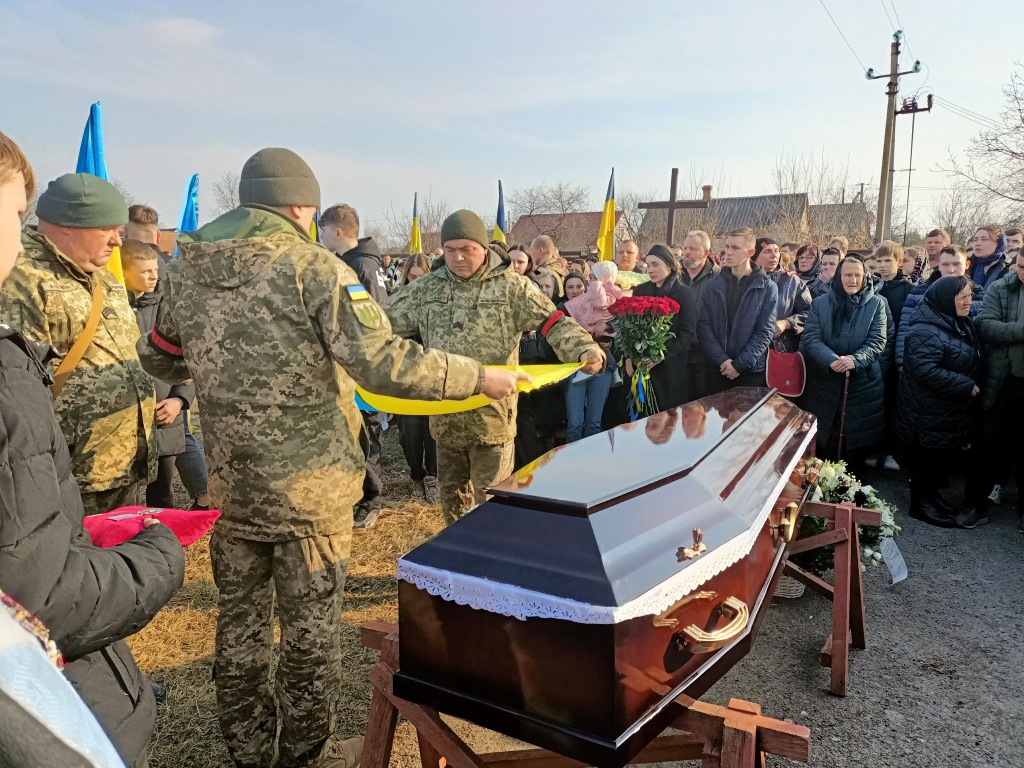 У Підгайцівській громаді попрощалися з Героєм Станіславом Романенком