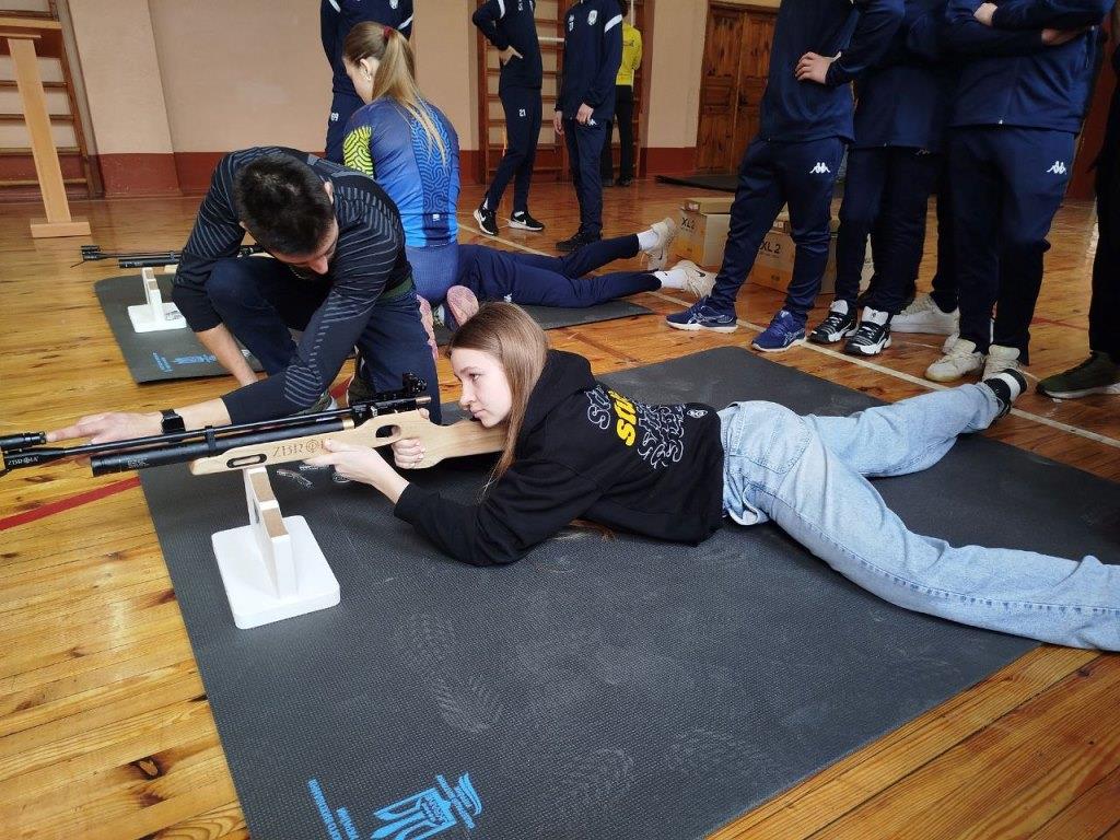 Волинські школярі отримали нове біатлонне спорядження