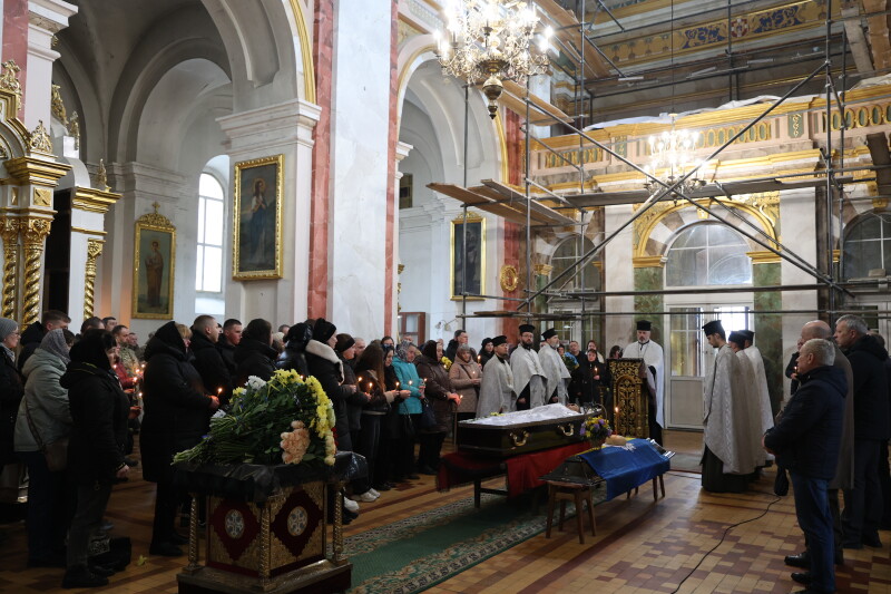 Луцька громада попрощалася із загиблим Героєм Олександром Повхом