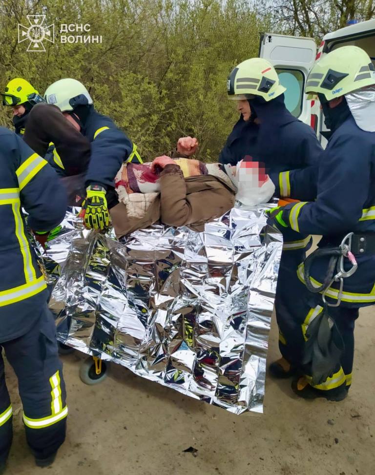 У Доросинівській громаді рятувальники ДСНС деблокували водія, який потрапив у ДТП