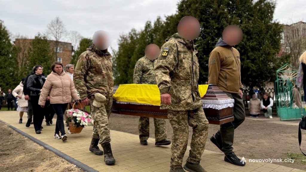 Нововолинськ попрощався з Героєм Юрієм Березовським