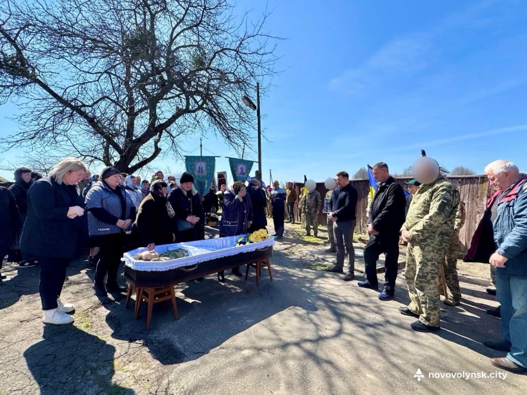 У Нововолинській громаді попрощалися і з воїном Степаном Остапусем