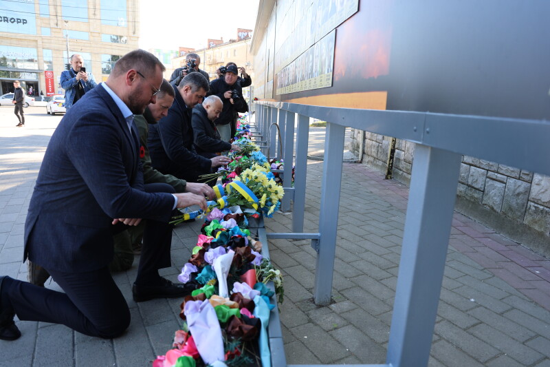 У Луцькраді заявили, що закуповують квіти за середньоринковими цінами