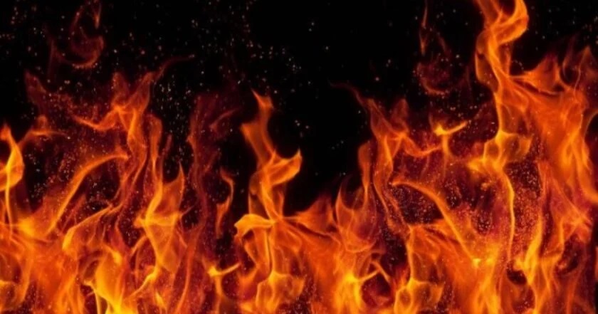 Під час пожежі квартири у Рожищі врятували чотирьох осіб