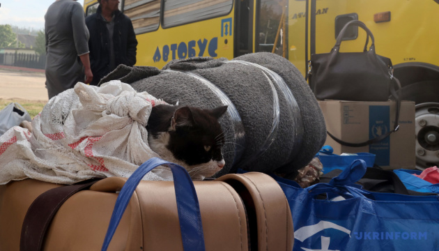 Понад сто жителів уже виїхали з прикордоння Сумщини, де сьогодні оголосили обов’язкову евакуацію