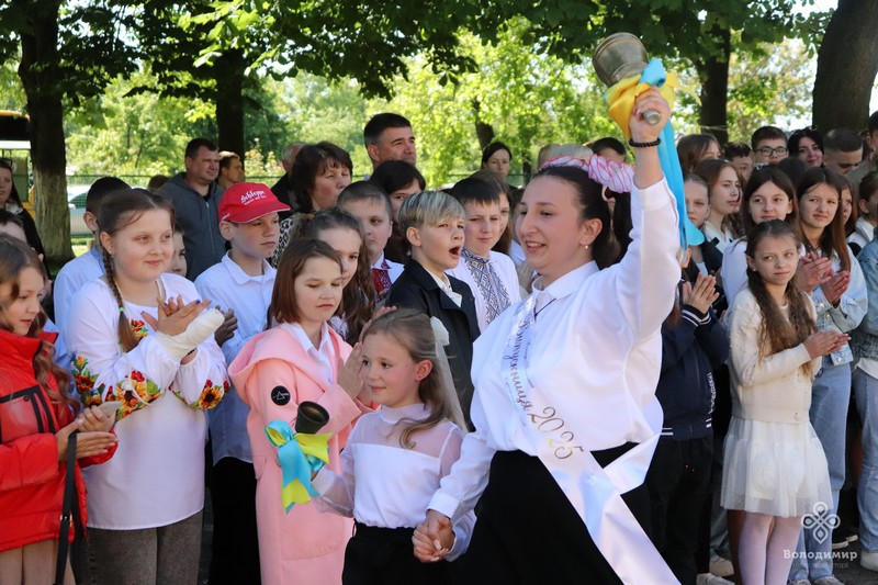 Пролунали останні дзвінки у навчальних закладах Володимирської громади