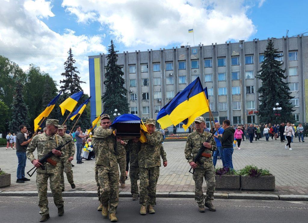 Ковельська громада прощається з воїном Віктором Дорощуком, життя якого обірвалось у липні минулого року