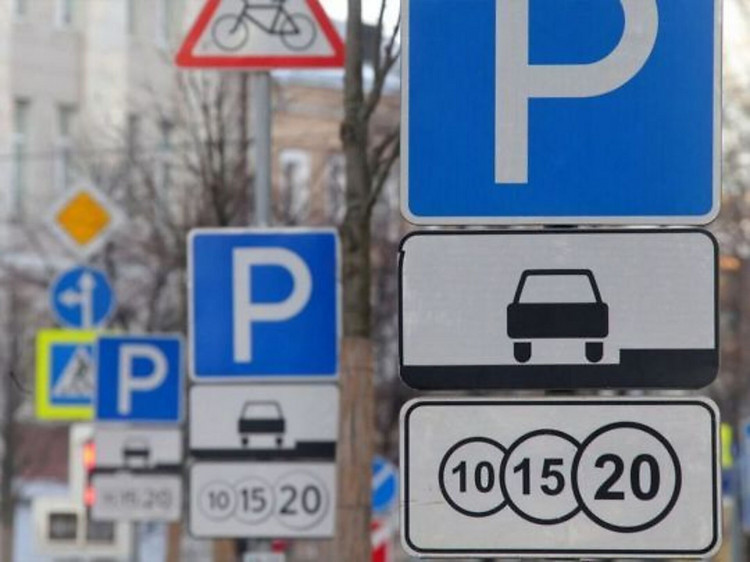 Встановили нові тарифи для платного паркування на вулицях Кривий Вал та Карпенка-Карого у Луцьку