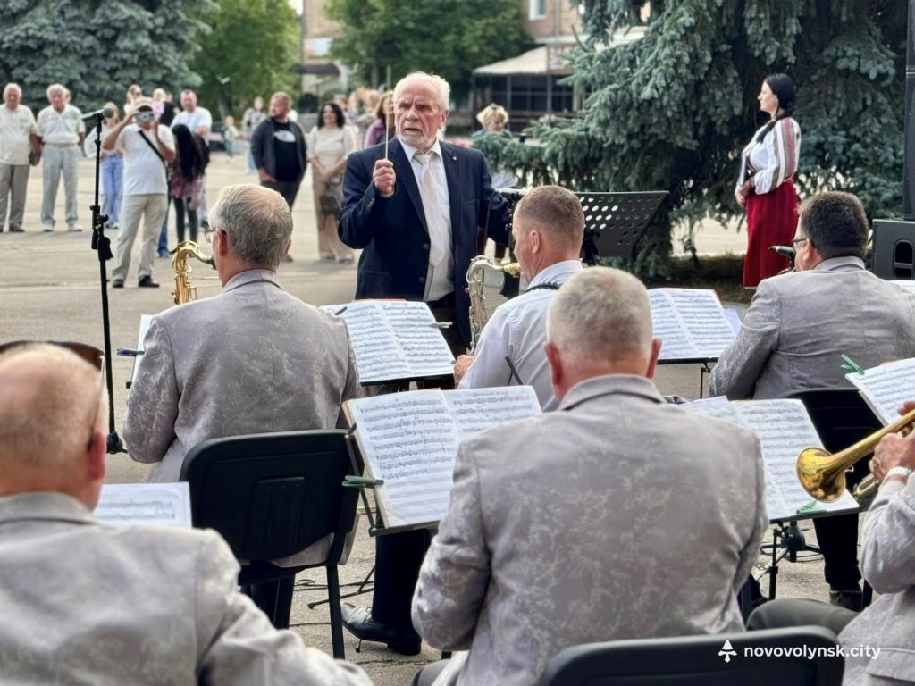 У Нововолинську провели вечір музики просто неба