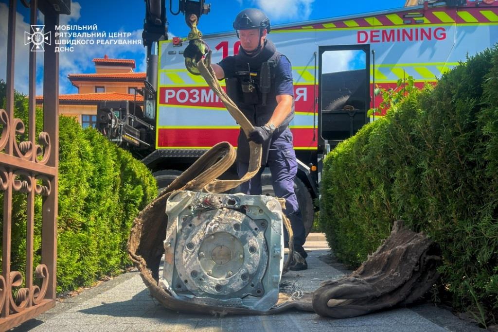 У Києві знищили бойову частину збитої російської ракети Х-69, що впала біля будинку