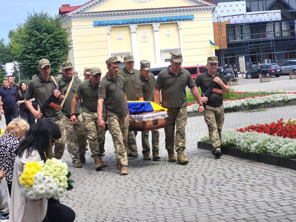 Ковельчани віддали останню шану воїну Руслану Мазурику