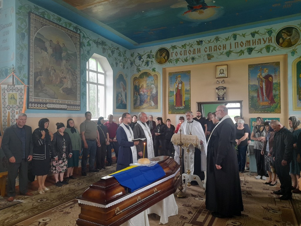 У Дубівській громаді попрощалися з Героєм Петром Яремчуком