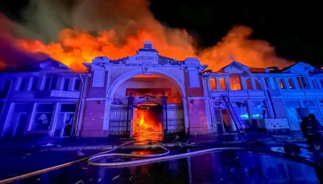 В Одесі внаслідок атаки дронів зруйнована багатоповерхівка, горів «Привоз», є постраждалі