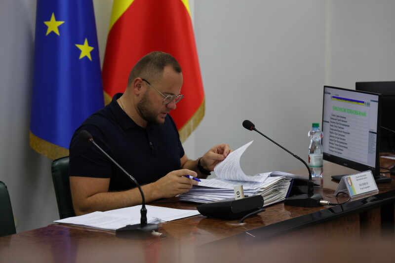 Другу секцію будинку на Озерецькій, пошкодженого внаслідок російського обстрілу, демонтують