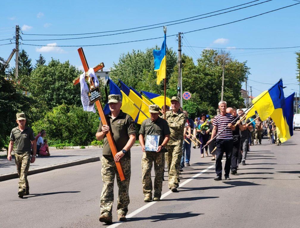 Ковельська громада провела в останню земну дорогу волонтера, патріота, воїна Дмитра Лисюка