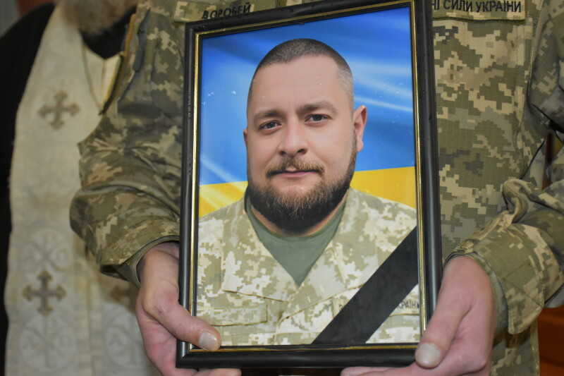 Плакало небо, плакали люди: у селі Полонка попрощалися з Героєм Миколою Черновим