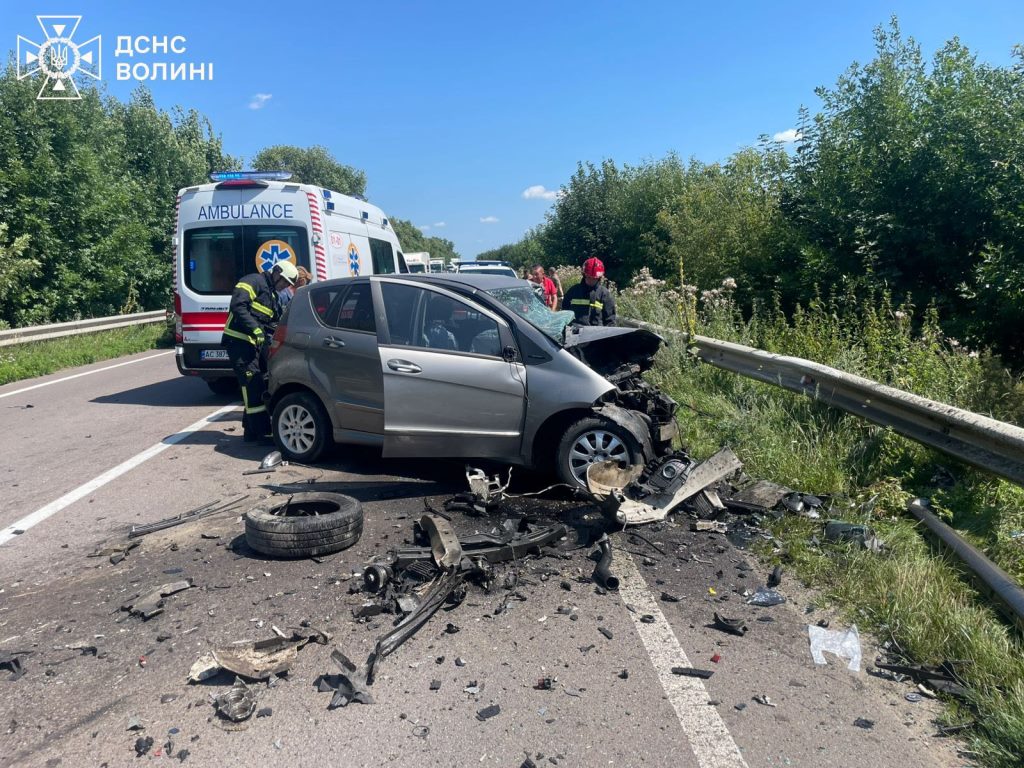 Волинські рятувальники ліквідовували наслідки летальної ДТП у Городищенській громаді