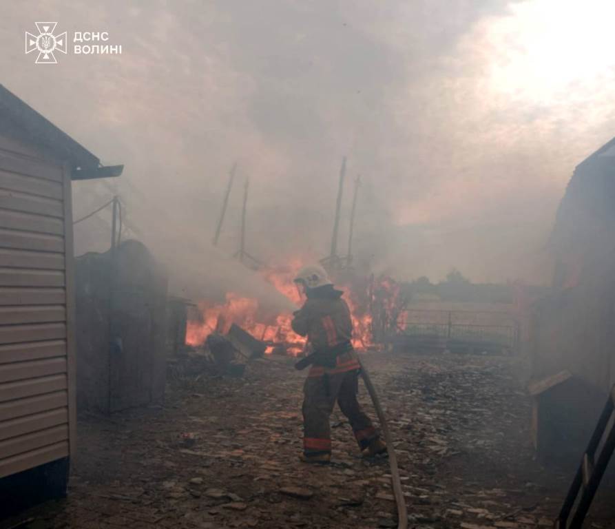На Волині ліквідували пожежі господарських будівель