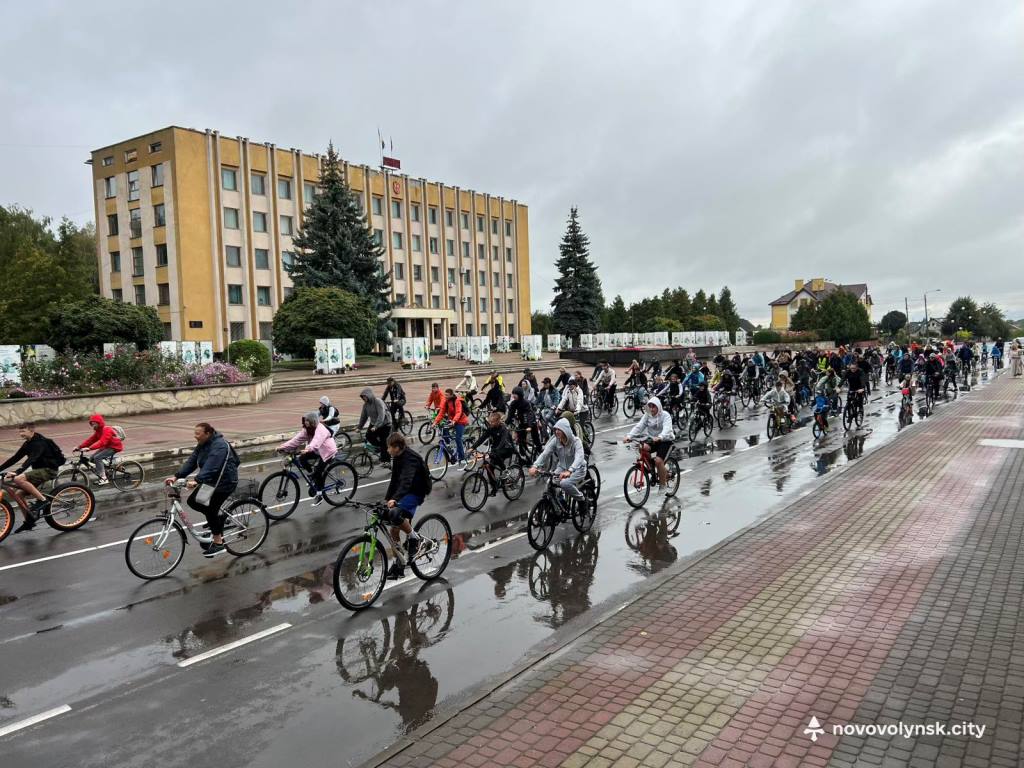 Понад 200 дорослих та дітей долучилися до традиційного велопробігу у Нововолинську