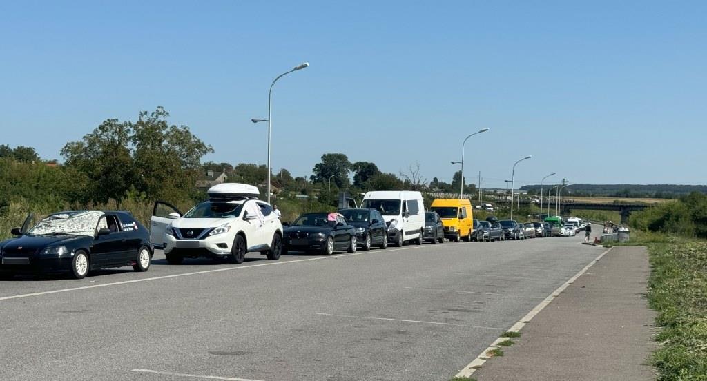 Перед пунктом пропуску «Устилуг» накопичення легкових автомобілів