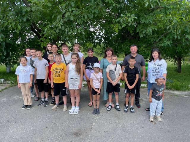 Діти загиблих Героїв з Горохівщини відвідали кінну ферму на Рівненщині