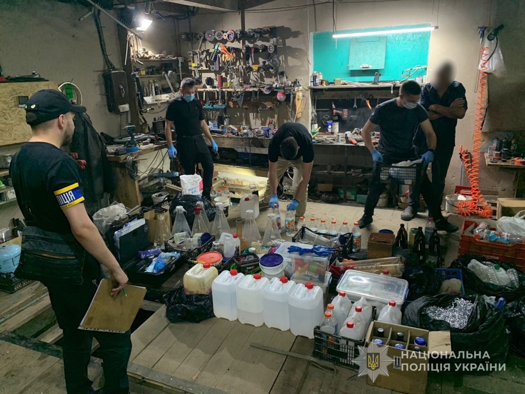 На Волині затримали зловмисників, які виготовляли і збували амфетамін, та припинили діяльність їх нарколабораторії