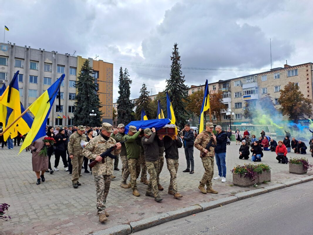Назавжди 30: ковельчани провели в останню земну дорогу молодого Героя Михайла Дудинця