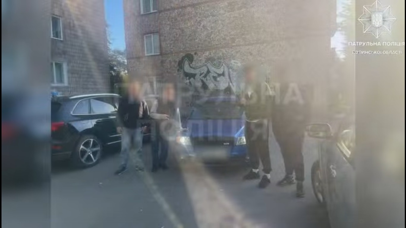 У Луцьку патрульні зупинили неповнолітнього без права керування авто