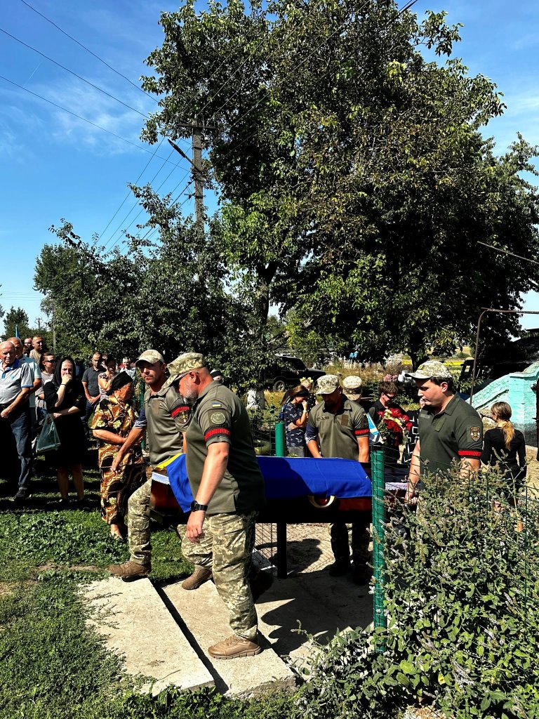 У Підгайцівській громаді попрощалися з 29-річним воїном Вадимом Бортніком