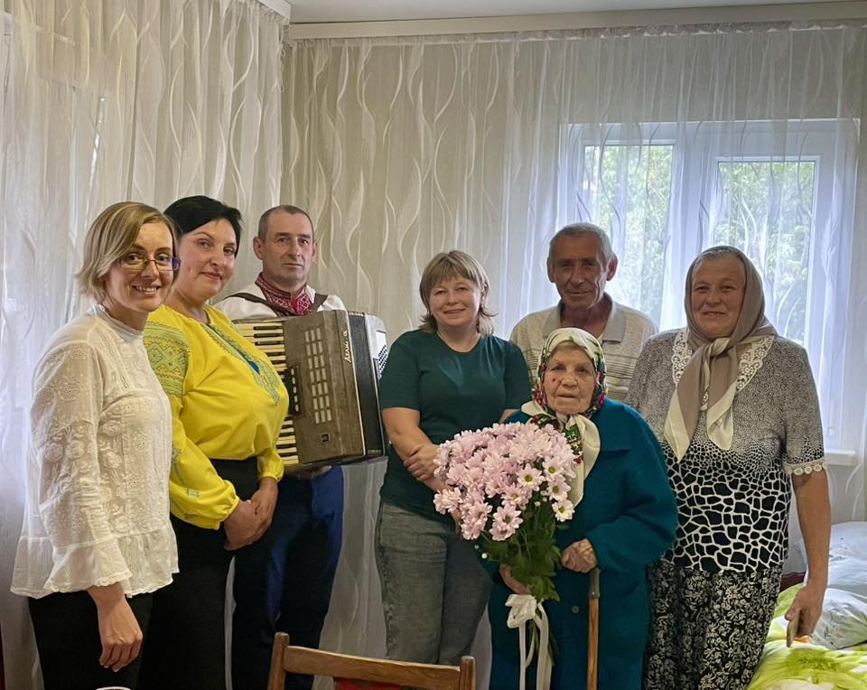 У Смідинській громаді привітали із 100-річчям довгожительку