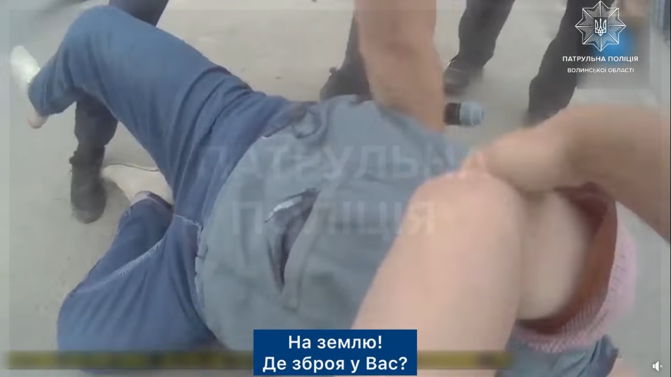У Ковелі патрульні затримали чоловіка, який вчинив стрілянину