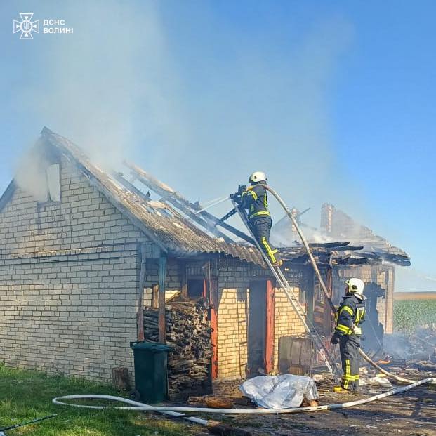У Боратинській громаді ліквідували пожежу господарської споруди