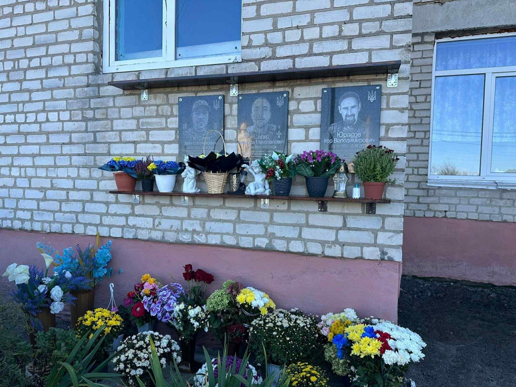У Сошичненській громаді відкрили меморіальну дошку на честь полеглого на курщині воїна