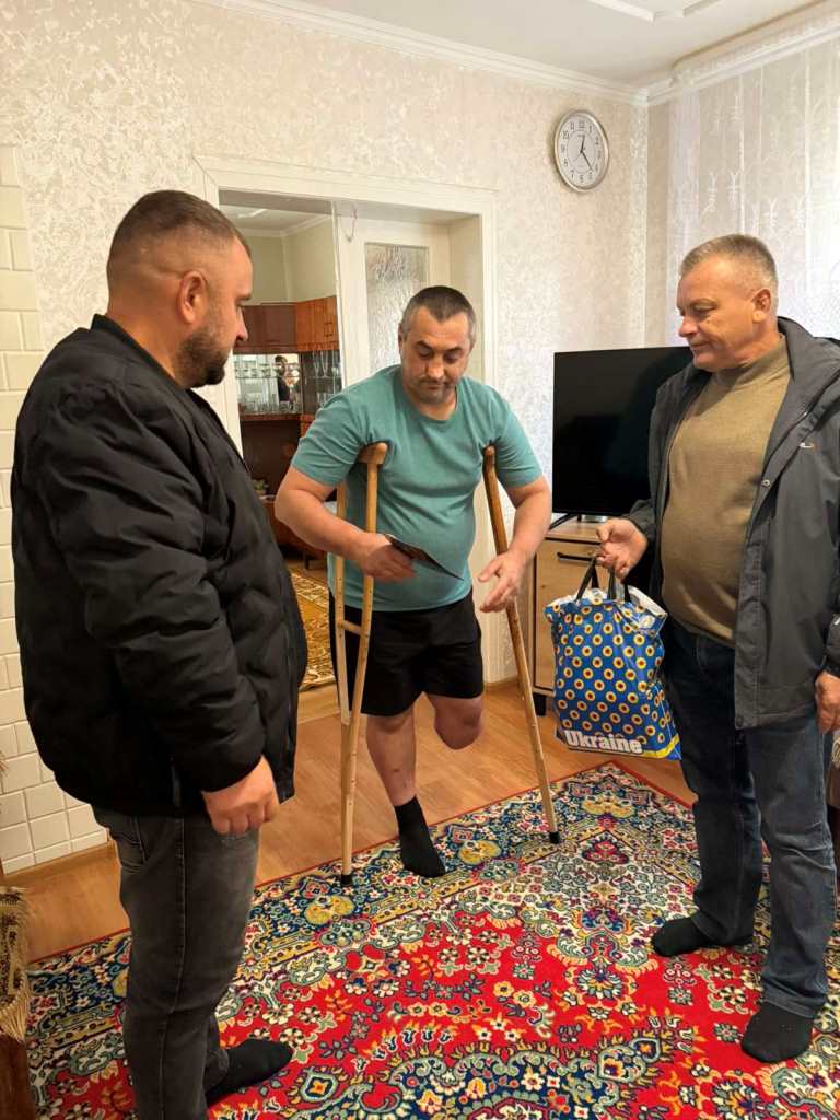 У Камінь-Каширській громаді передали подарунки ветеранам, які зазнали поранень