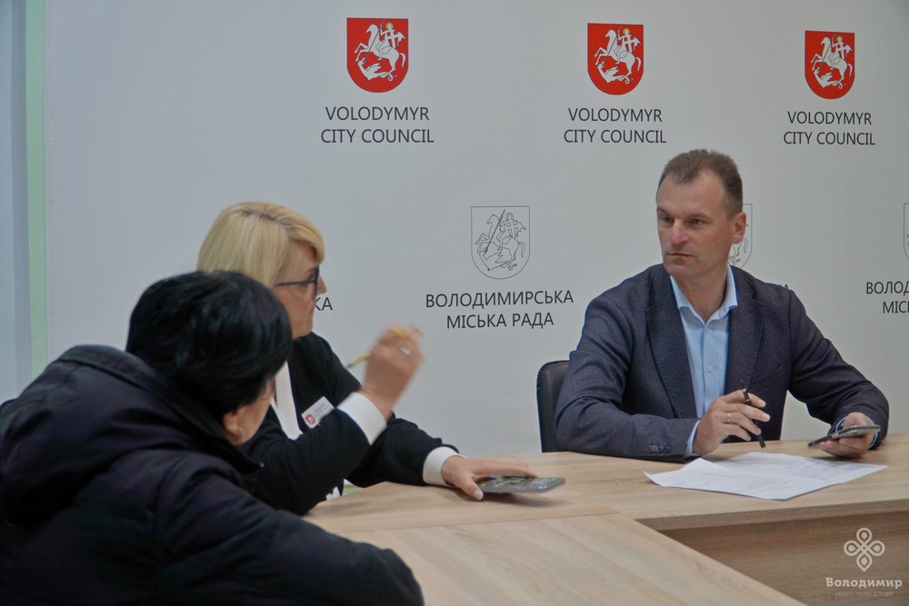 Ремонт водогону, проблема з відходами та матеріальна допомога: Володимирський міський голова провів прийом громадян
