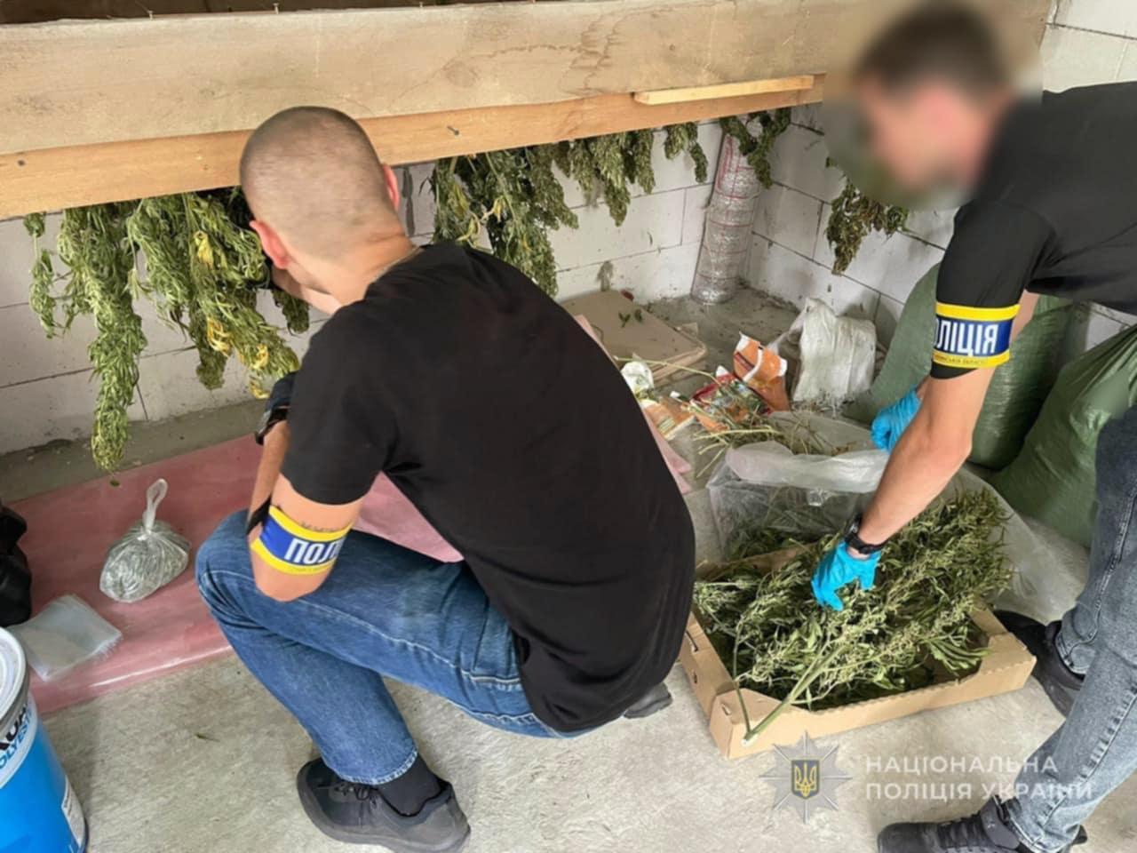 Вимагали гроші та неіснуючий борг: волинські поліцейські ліквідували злочинну діяльність «кримінальних авторитетів»