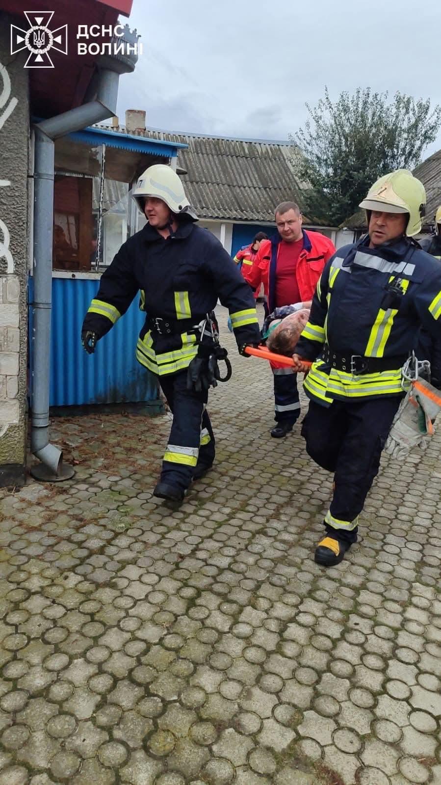У Володимирському районі чоловік впав у погріб