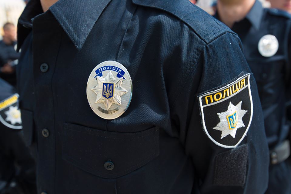 У Володимирі чоловік з психічними розладами пошкодив пам’ятку історії і клумбу