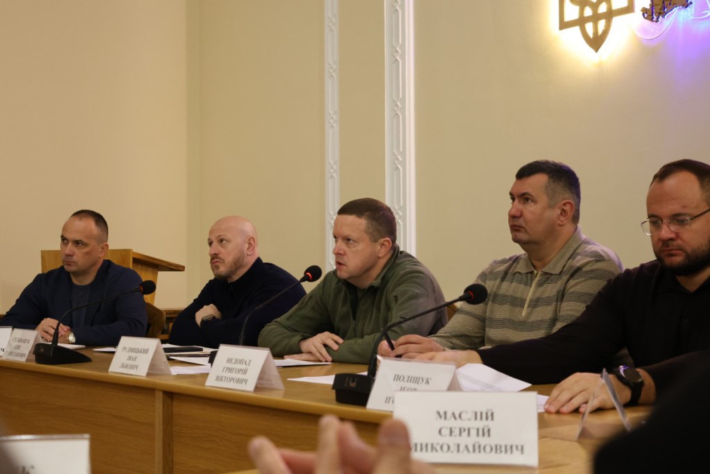 У Волинській ОВА обговорили підготовку до осінньо-зимового утримання доріг та готовність громад до співфінансування