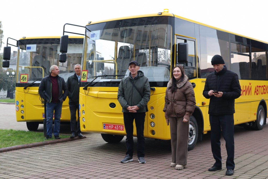 Ще кілька волинських громад отримали шкільні автобуси