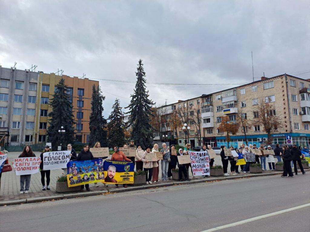 «Не мовчи! Полон вбиває!»: у Ковелі провели акцію на підтримку військовополонених захисників