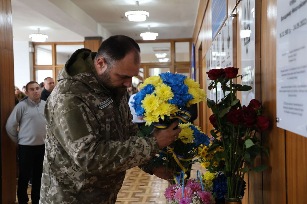 У ВНУ імені Лесі Українки відкрили меморіальні дошки загиблим воїнам Володимиру Стогнію та Назарію Літвінцову