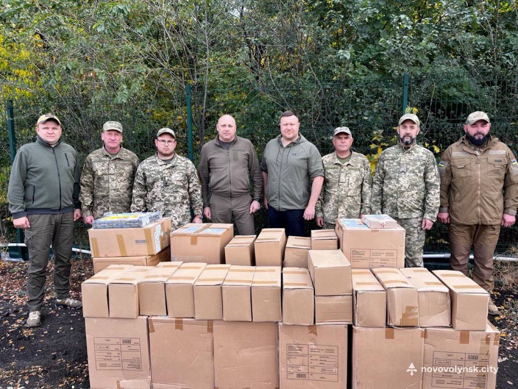 Квадрокоптери, генератори, обладнання: Нововолинська громада доставила допомогу Захисникам