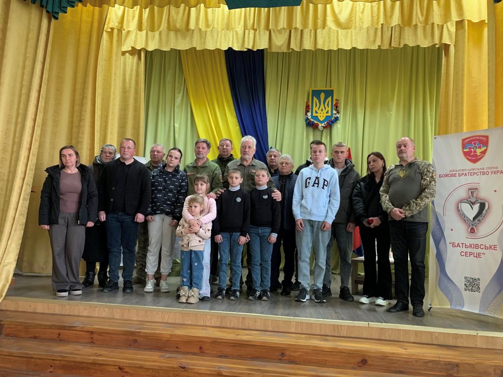 У Шацькій громаді дітям загиблих воїнів вручили памʼятні відзнаки «Батьківське серце»