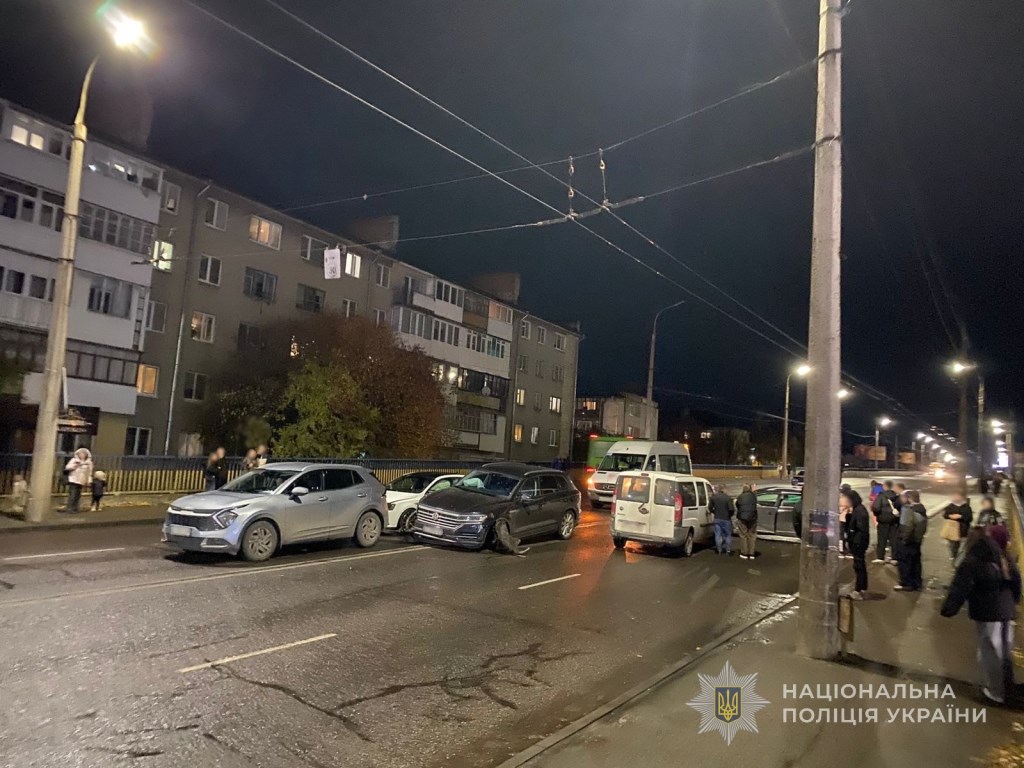 У Луцьку трапилася ДТП за участю семи автівок