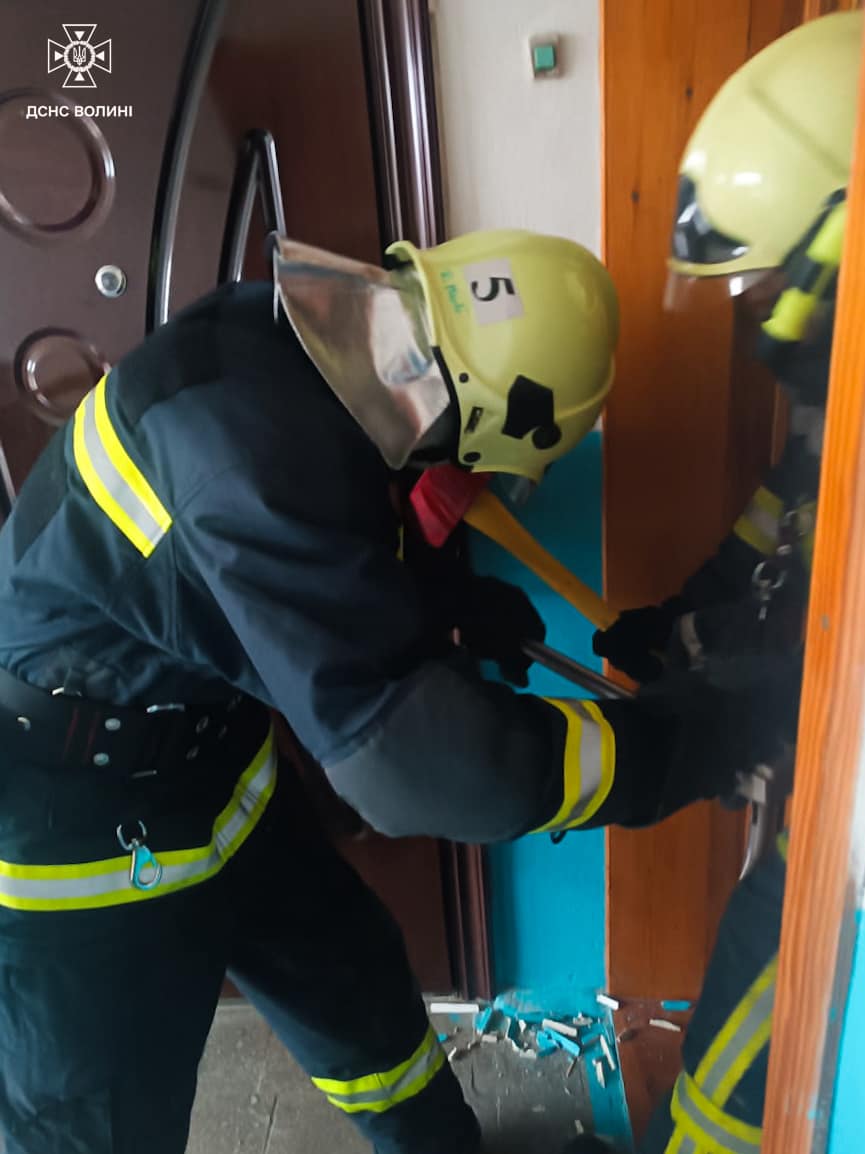 У Нововолинську рятувальники допомогли чоловіку поважного віку, який потребував медичної допомоги